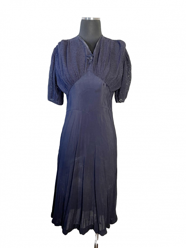 A Dainty Blue 1930s Vintage Dress on a mannequin dummy.