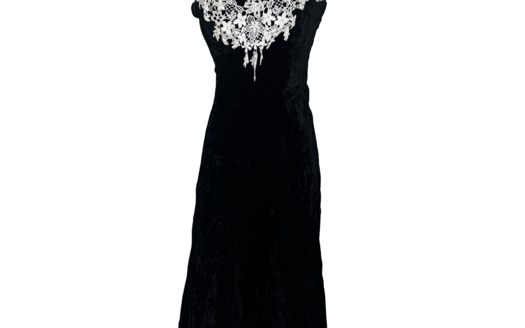 Vintage 90s Gunne Sax black crushed velvet dress with white lace detail, goth grunge rayon style in XS/S—iconic nod to 1990s fashion.