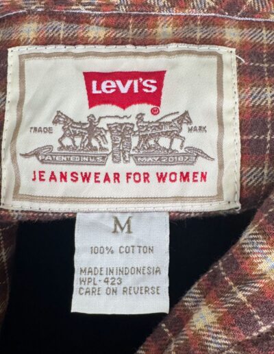 Vintage 90s Levi’s plaid flannel shirt label, red and black check, “Jeanswear for Women,” size M, retro Levi’s collector detail.