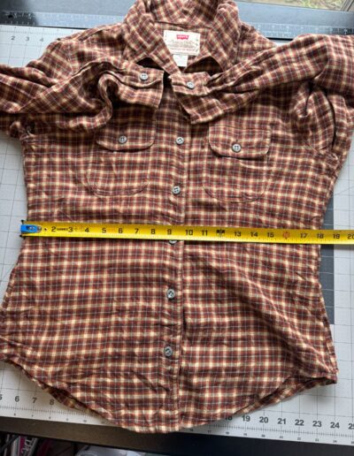 Brown plaid flannel Levi's 90s shirt with dagger collar, two chest pockets, measured 18-inch wide, retro grunge women’s medium.