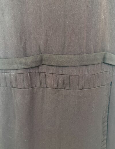 Rare plus size 1920s dark brown flapper day dress in XL/1X with drop waist, belt, large pocket, ribbed detail, and Art Deco stitching.