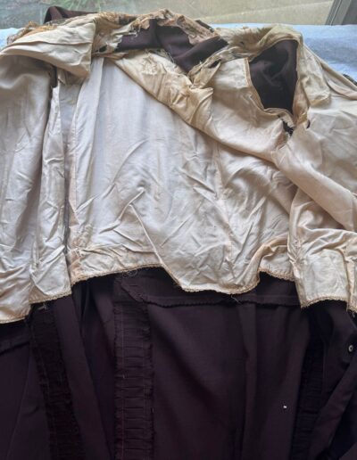 Cream wrinkled, torn lining with visible seams inside rare plus size 1920s dark brown drop waist Art Deco flapper dress XL 1X.